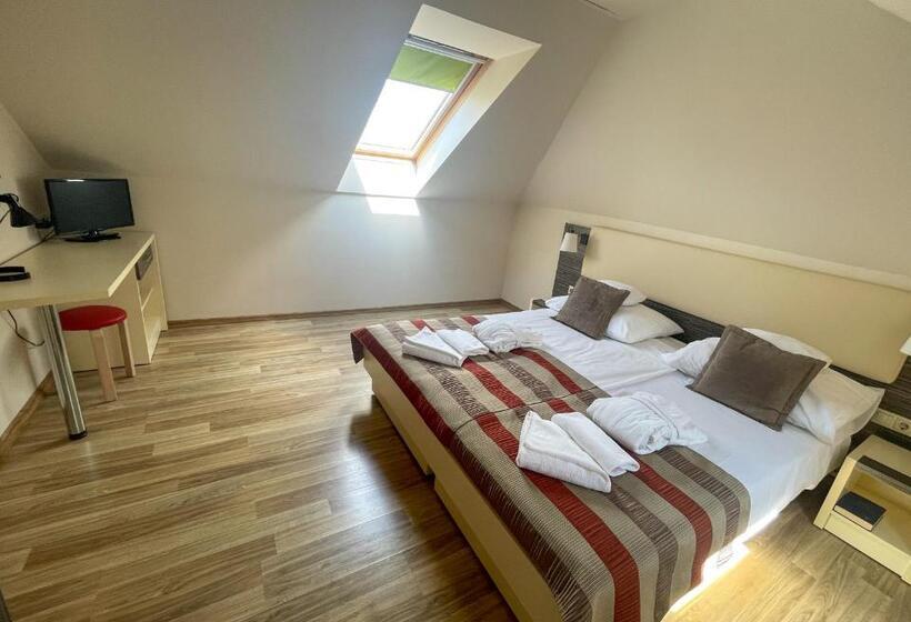 استودیو خانوادگی, Harmónia Hotel Sárvár
