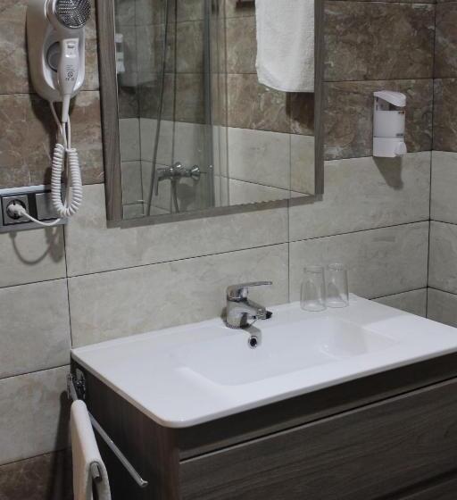 스탠다드 룸, Hostal Mont Royal