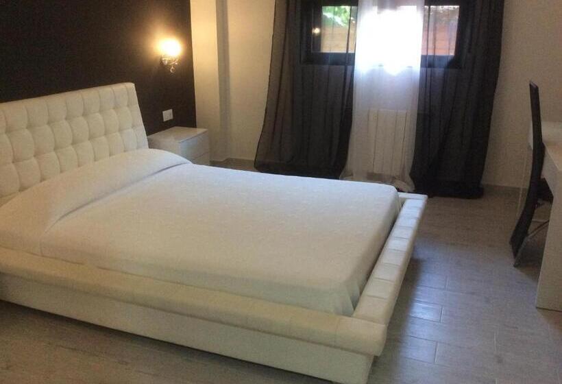 스탠다드 룸, Hostal Mont Royal