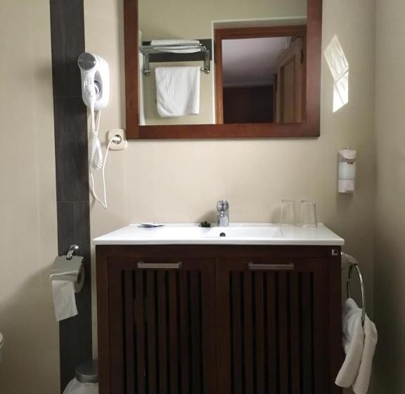 발코니 디럭스 룸, Hostal Mont Royal