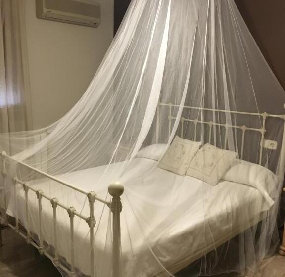 발코니 디럭스 룸, Hostal Mont Royal