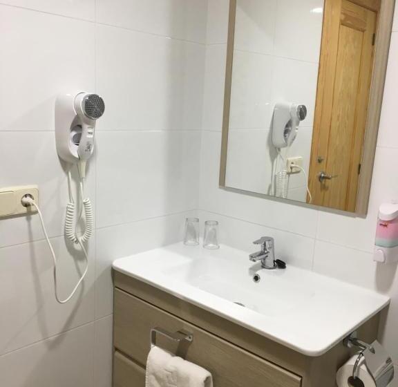 발코니 디럭스 룸, Hostal Mont Royal