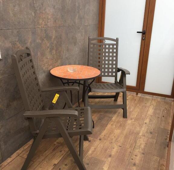 발코니 디럭스 룸, Hostal Mont Royal