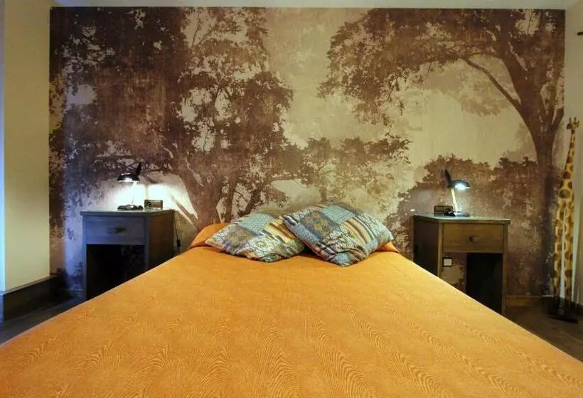 سوییت, Hostal Mont Royal