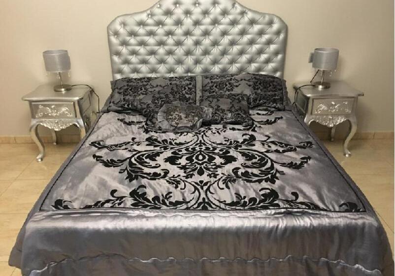 스위트, Hostal Mont Royal