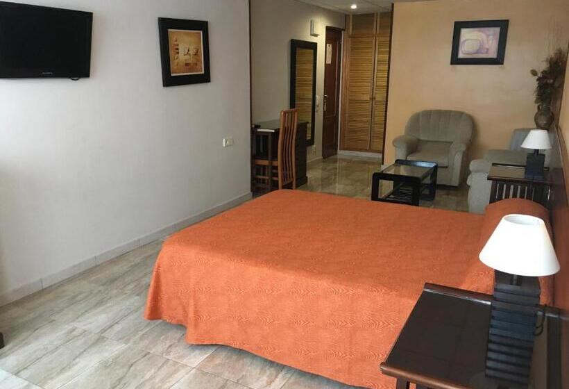 스위트, Hostal Mont Royal