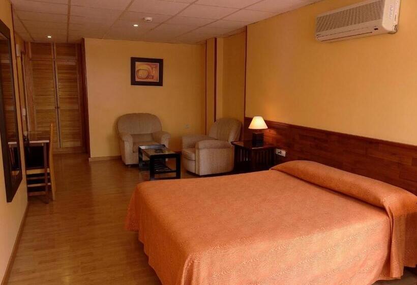 스위트, Hostal Mont Royal