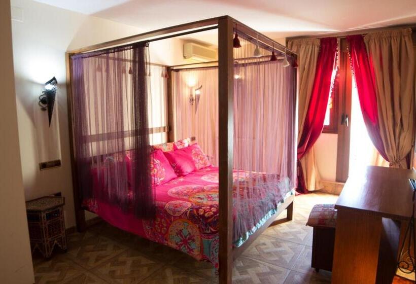 스위트, Hostal Mont Royal