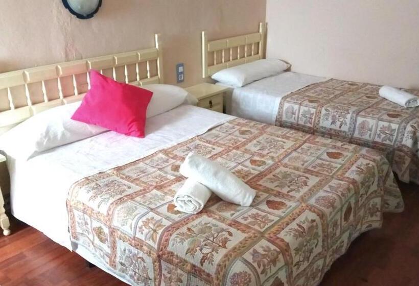 Standard Kolmen Hengen Huone, Pensión Lisdos