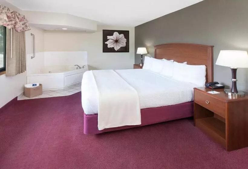 キングサイズベッドのスイートルーム, Americinn By Wyndham Iowa Falls