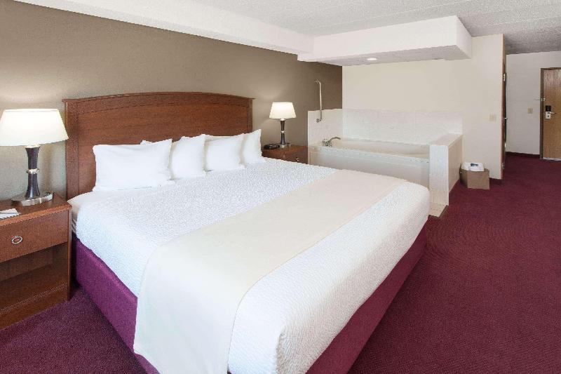 Люкс Кровать Кинг, Americinn By Wyndham Iowa Falls