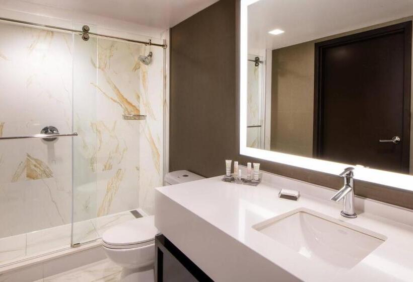 جناح, Beverly Hills Marriott