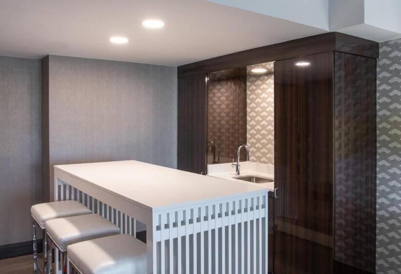 Люкс, Beverly Hills Marriott
