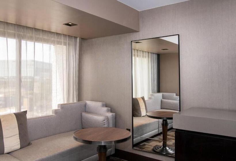 غرفة إدارية سرير كينج, Beverly Hills Marriott