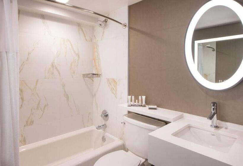 غرفه قياسيه سريرين مزدوجين, Beverly Hills Marriott