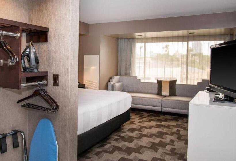 Номер Deluxe Адаптированный для Инвалидов, Beverly Hills Marriott