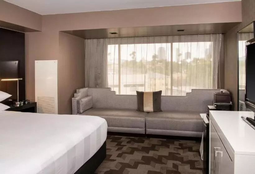 Standard-invahuone King-vuode, Beverly Hills Marriott