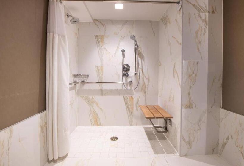 غرفة قياسية سرير كينج لذوى الإحتياجات الخاصة, Beverly Hills Marriott