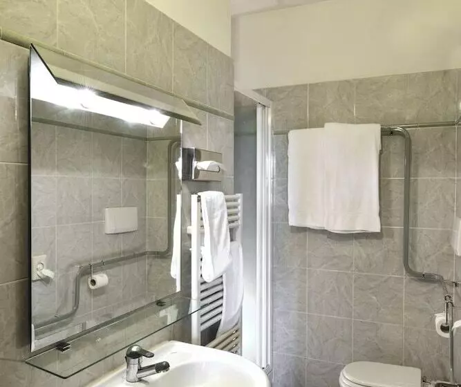 Classic Kolmen Hengen Huone, Fonte Cesia