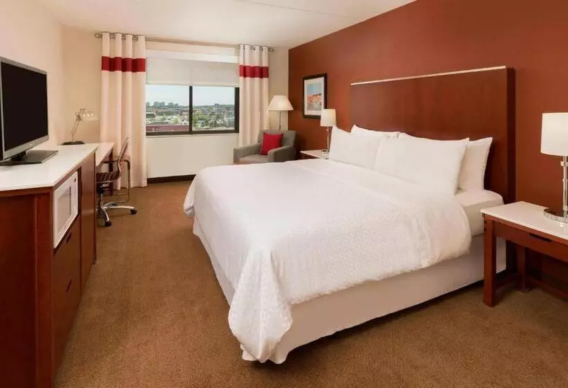 اتاق استاندارد با تخت بزرگ برای معلولان, Four Points By Sheraton Boston Logan Airport Revere