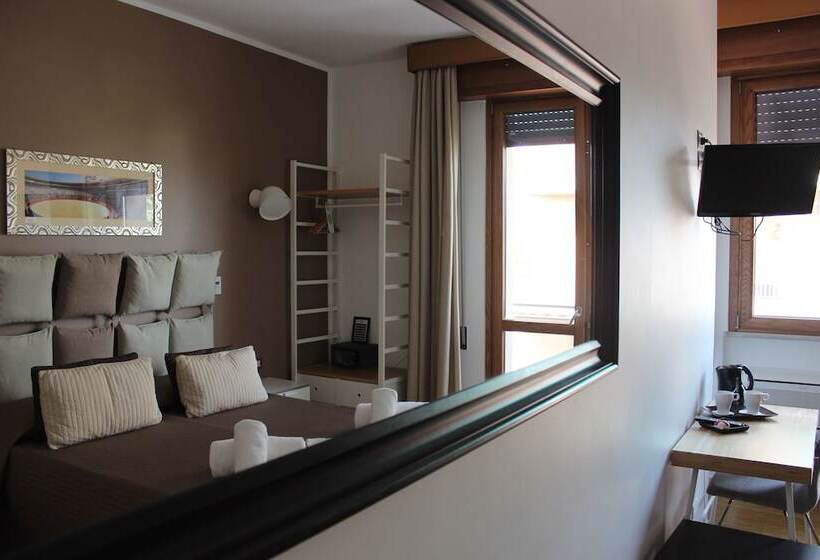 اتاق استاندارد سه نفره, Franchi