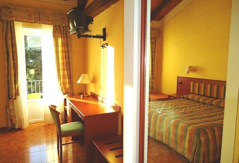 标准间带山景, La Bussola