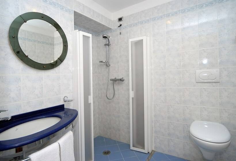 标准间带湖景, La Bussola