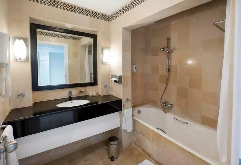 اتاق یک تخته با چشم‌انداز باغ, Medina Solaria And Thalasso