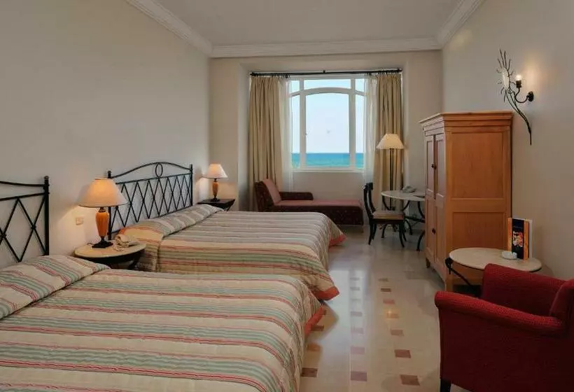 اتاق استاندارد سه تخته با چشم‌انداز باغ, Medina Solaria And Thalasso