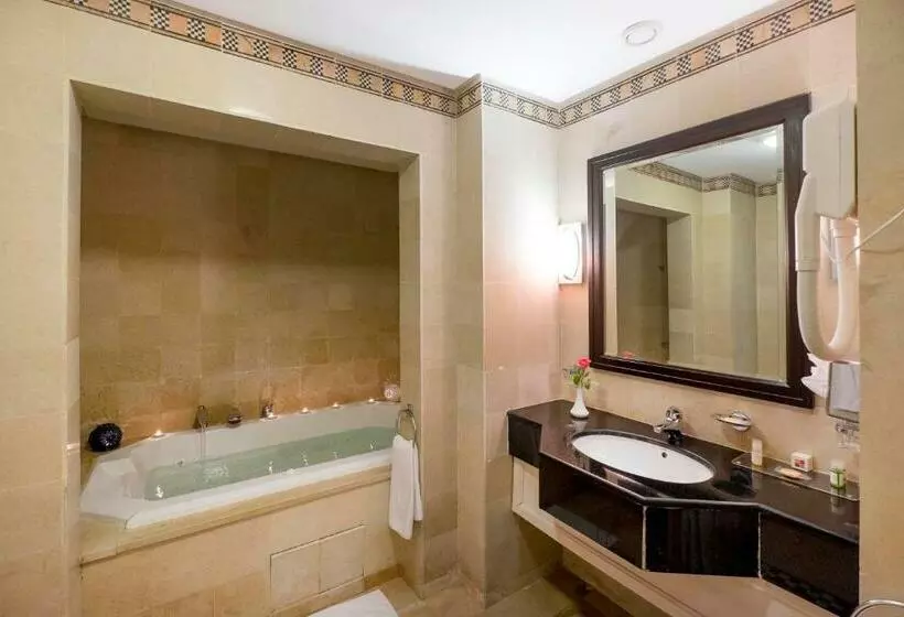 اتاق استاندارد سه تخته با چشم‌انداز باغ, Medina Solaria And Thalasso