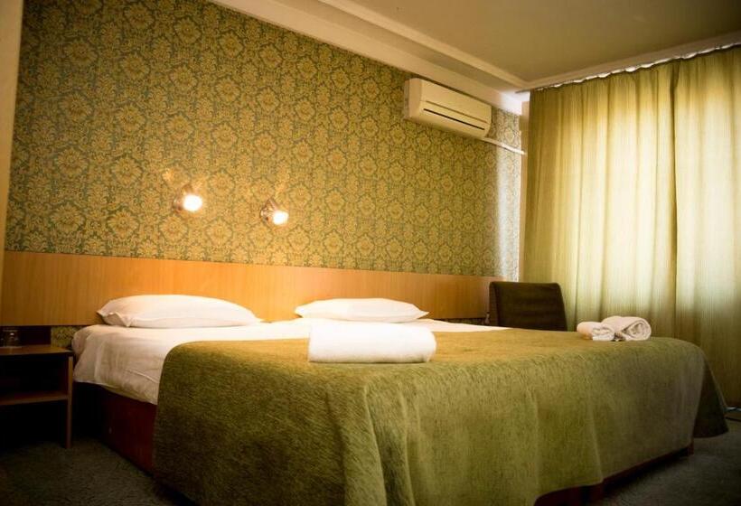 이코노미 룸, Noviz