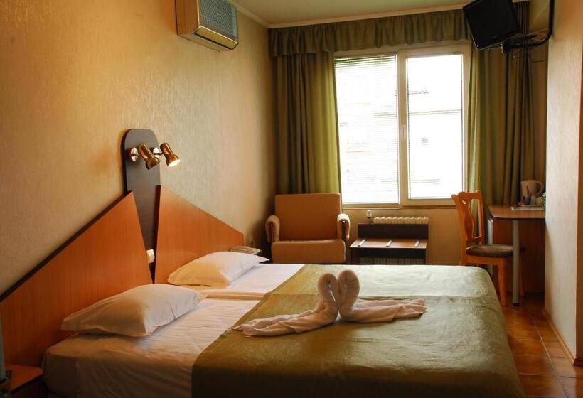 이코노미 룸, Noviz