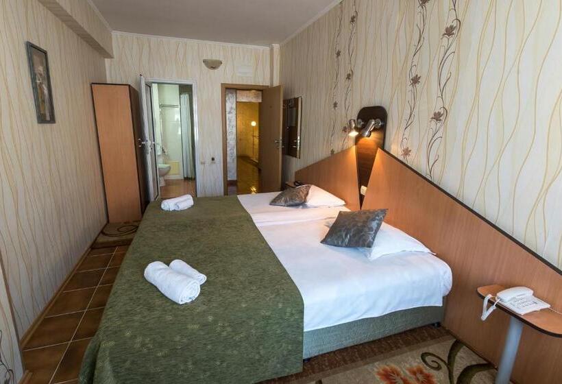 이코노미 룸, Noviz