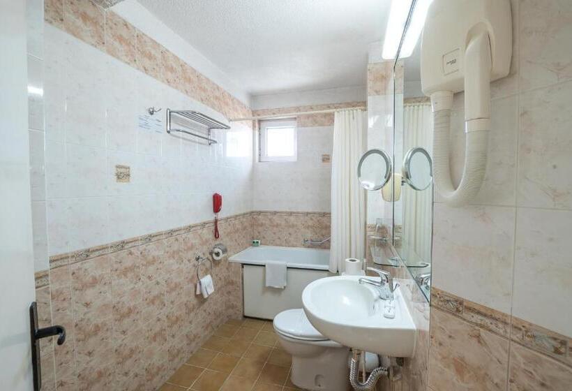 수피리어 룸, Noviz