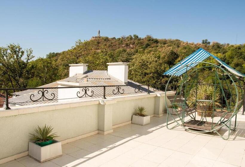 디럭스 스튜디오, Noviz