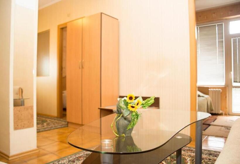 침실 2개 아파트, Noviz