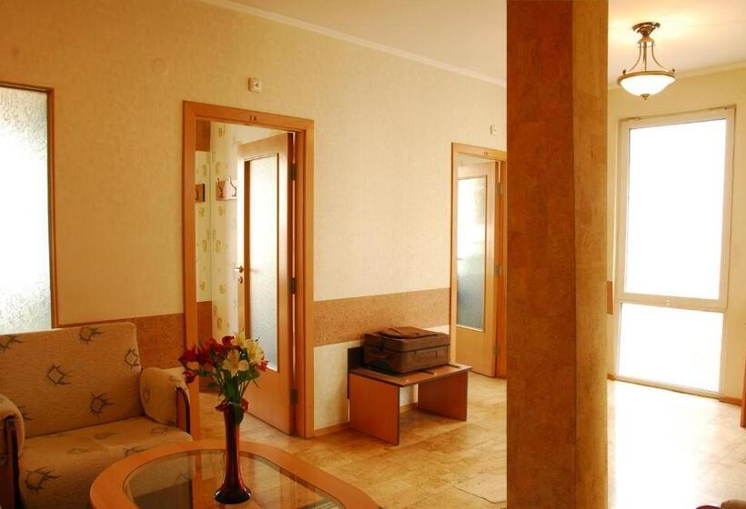 침실 2개 아파트, Noviz