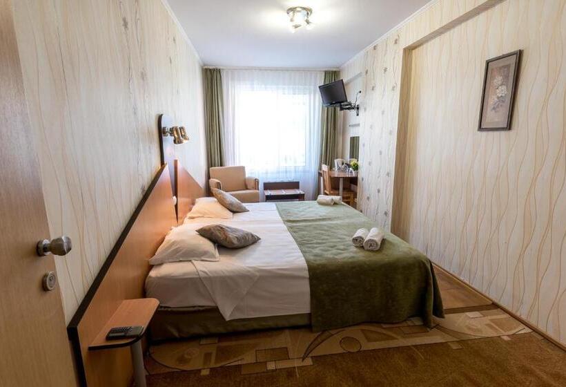 이코노미 룸, Noviz