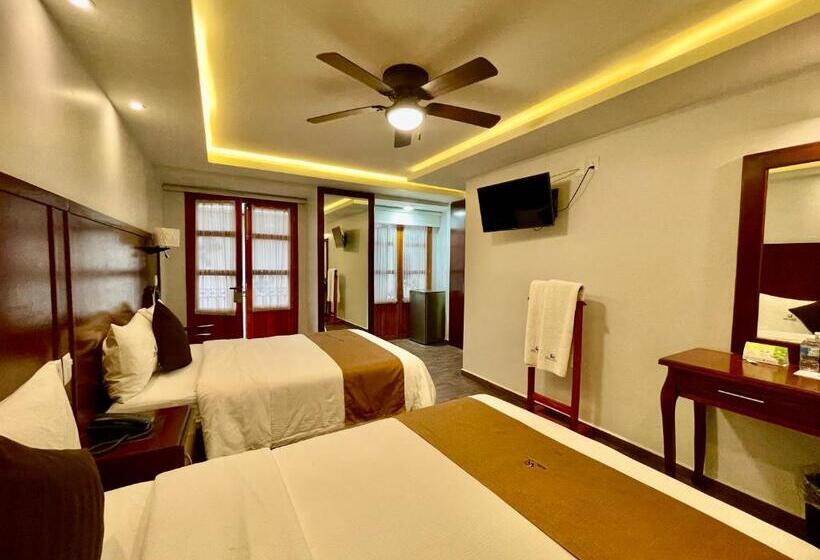 جناح جونيور ديلوكس, Puebla Plaza