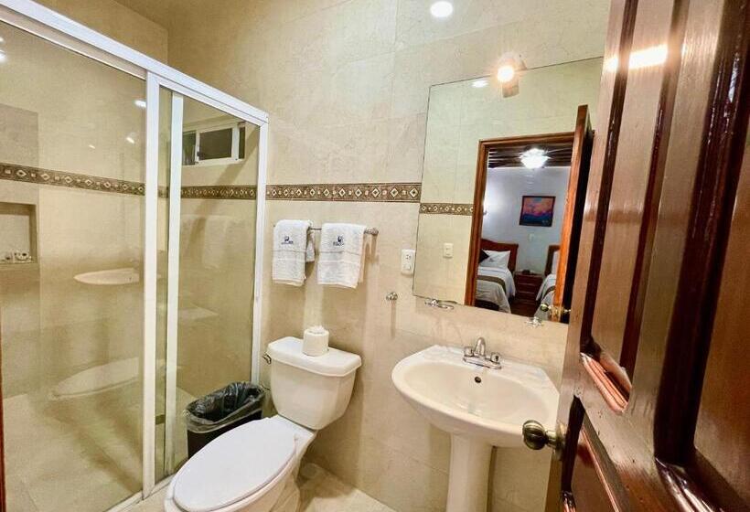 غرفة قياسية رباعية, Puebla Plaza