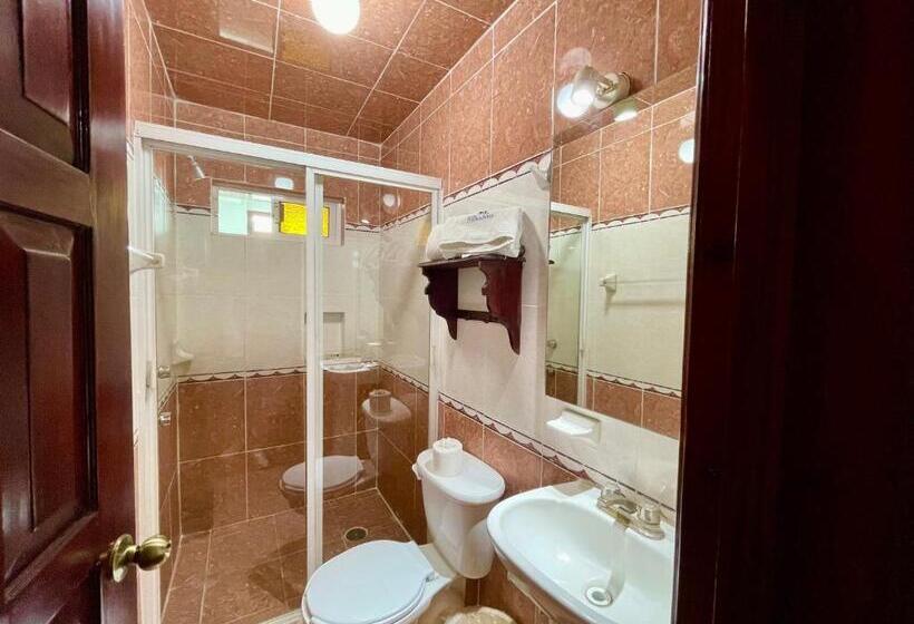 غرفة قياسية ثلاثية, Puebla Plaza