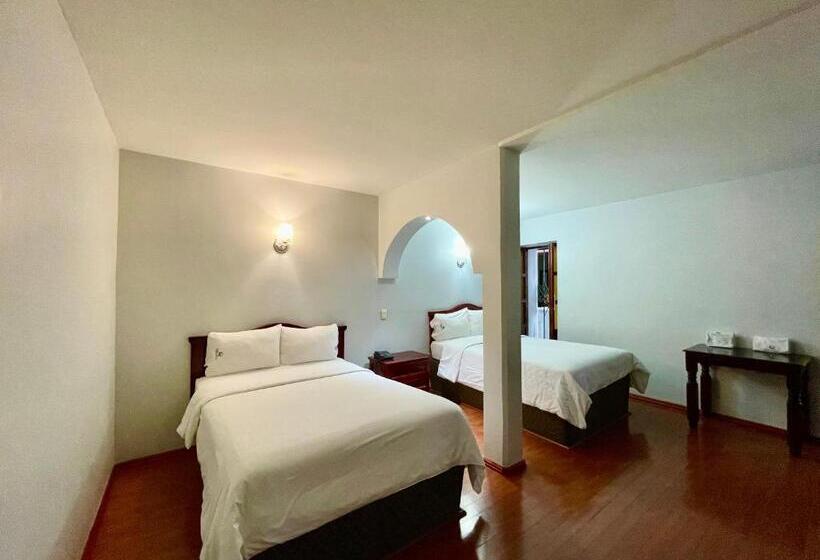 غرفة قياسية ثلاثية, Puebla Plaza