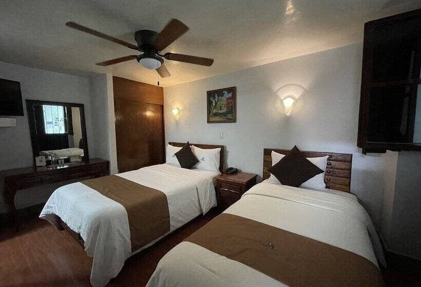 غرفة قياسية ثلاثية, Puebla Plaza