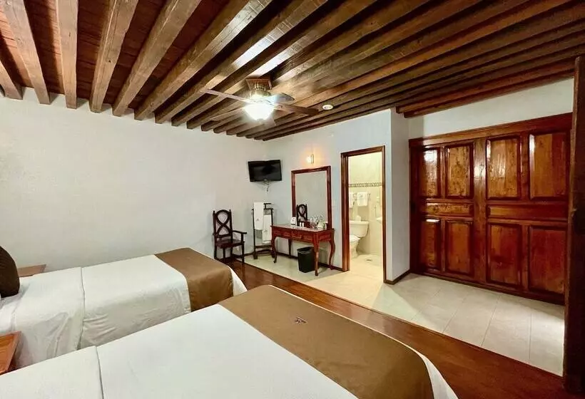 اتاق استاندارد چهار تخته, Puebla Plaza