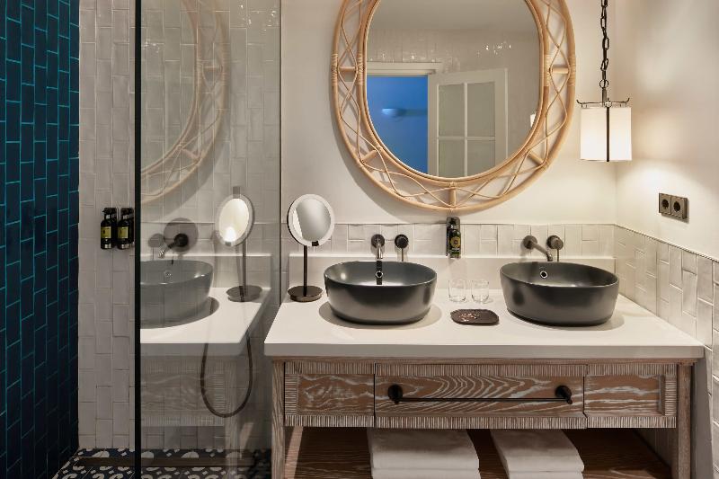 Полулюкс, Seaside Los Jameos