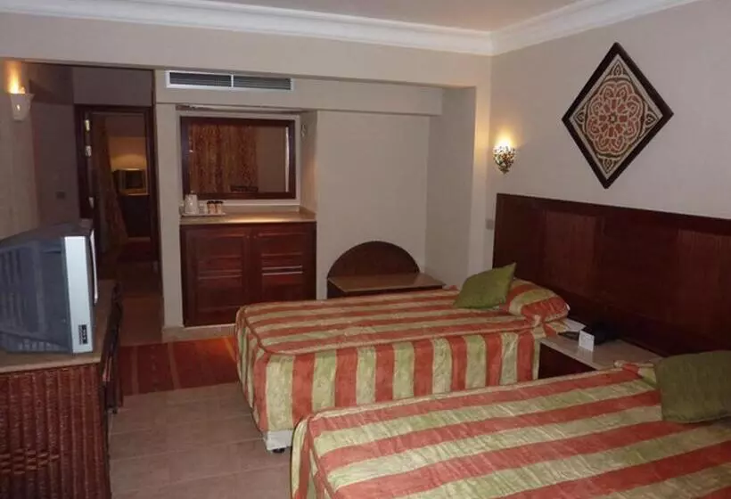 اتاق خانوادگی با چشم‌انداز دریا, Vai By Romance Hotel & Aqua Park