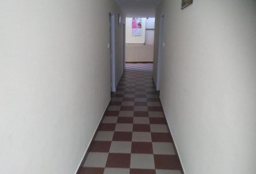 Deluxe Szoba, Red Star Holidays