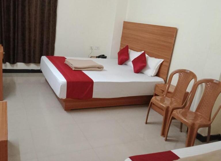 Háromágyas Deluxe Szoba, Red Star Holidays