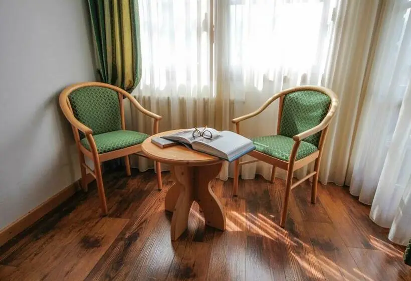 اتاق استاندارد سه نفره, Alpi
