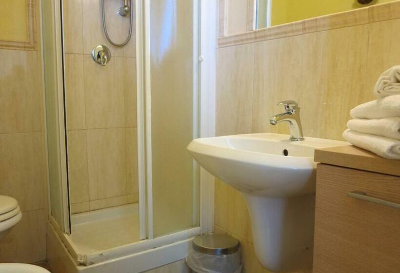 标准三人间, Casamare